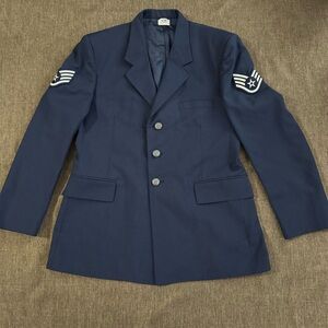 COAT, MAN'S, AIR FORCE BLUE, 3 BUTTON, SIZE: 43R, NSN: 8405013974073
